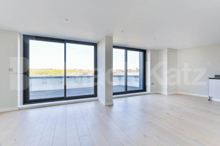 Spacious 600sq ft 1 bedroom apartment with a private terrace Tottenham Lane, Crouch End 